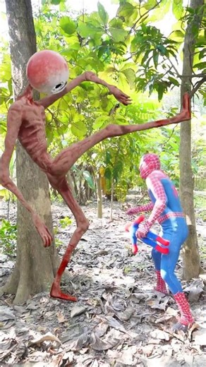 Spiderman is fighting a one eyed alien #viral #youtube #shorts
