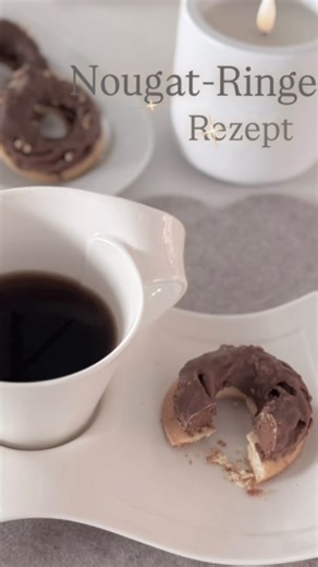 Carmen Heindl on Instagram: "Hallo meine Lieben 🫶🏻 Heute hab ich für Nougat Liebhaber ein leckeres Nougat-Ringe Rezept 🤗 Nougat- Ringe lassen sich leichter herstellen als man denkt😍 Man braucht gar nicht viel dazu. Mürbeteig Boden: 120 g Butter 240g Mehl 1 Msp. Backpulver 100g Puderzucker 2 Eigelb 4-5 Tropfen Bittermandel ➡️ Teig auswalzen, Kreise ca.7cm Durchmesser mit Loch in der Mitte ausstechen. 200° Ober/Unterhitze 10 Min. goldbraun backen Nougat-Füllung: 400g Nougat schnittfest 120g we