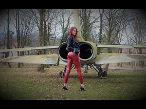 RED ORANGE LEATHER LEGGINGS AND BLACK LEATHER JACKET