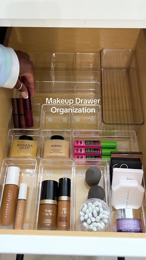 Simple makeup drawer organization using Amazon containers ✨. This was so refreshing! I’ve avoided this drawer like the plague for months now. I finally got the products under my sink organized but hesitated on redoing my makeup drawer for a while because I knew it was going to be a full-on investment. But I did it! I took the time to think of a way to easily access the things I need in this drawer. And invest in new brushes & a few new products. But more importantly….I threw away all the things 