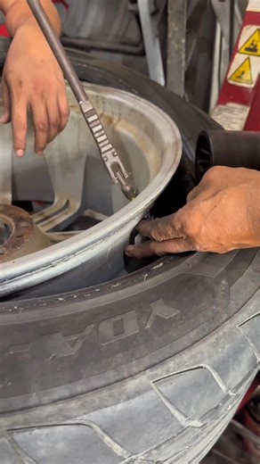 Ford Expedition Revived and Refreshed From electrical diagnostics to cosmetic restoration — we covered everything! ✅ Window repaired ✅ TPMS recalibrated ✅ Detailing complete Delivering reliability and cleanliness in one service. #FordExpedition #FordServicePH #WindowRepair #TPMSService #AutoDetailing #ProvidenceAutoCareCenter #AmericanCarSpecialist #CarRepairPH #CarDetailingPH | Providence Auto Care Center