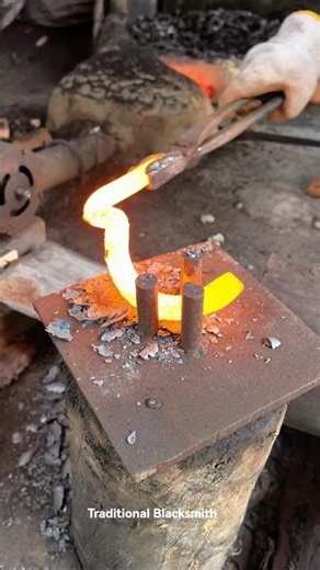 Métodos tradicionales de enderezar acero muy duro #lifeisbutadream #woodworking