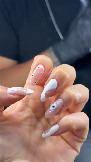 Loreto López | Diseñadora on Instagram: "Cuando tu manicurista te “engaña”… Bueno, en verdad, cuando tú engañas a tu manicurista 😅 Se hizo tan buena, tan conocida, que ya no tiene horas… Y ahora es la cabeza de algo mucho más grande.✨ @beauty_patt_academy se fusionó con @milaya_studio_iquique y hoy trabajan codo a codo con un tremendo equipo, orientando y elevando este espacio 🤍 ✨ Asegura tu cita en el link de Milaya Studio ✨ Agenda por AgendaPro y elige a tu profesional —porque aquí todas son