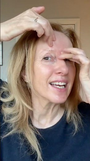 Gentle Fascia Release for Forehead Lines #FasciaLiftMethod #FasciaRelease #FacialMassage🌿