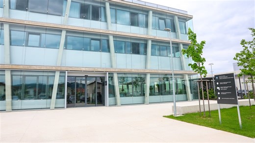 V Dobrunjah uradno odprli nov moški zapor za 388 oseb | 24ur.com