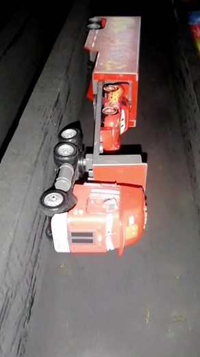 Enciende las luces salvaje! | Peterville y el Perseguidor