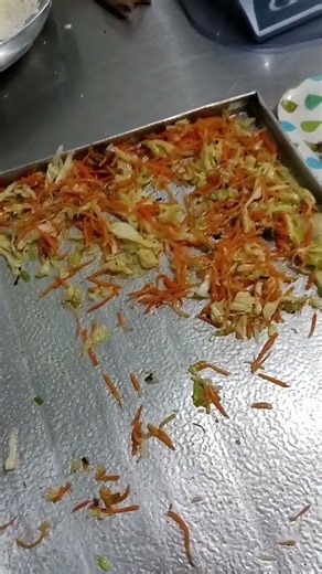 Wrapping spring rolls