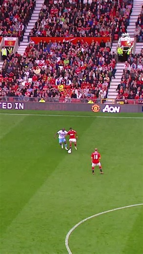 A genius with the ball at his feet! 🎂 Is Paul Scholes the greatest passer to ever grace the Premier League? 🪄 | Premier League