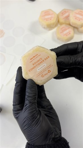 This is how we wrap our handmade shampoo and conditioner bars 😌#shampoobar #conditionerbar