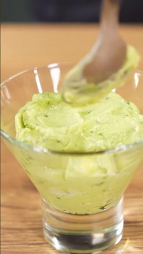 Verrines avocat et saumon fumé : l'entrée fraîche et chic prête en 15 minutes ! 🥑🐟 #cuisineaz