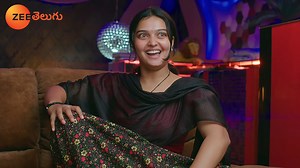 రాజనందిని గురించి ఆర్యని ఆరా తీసిన రాజీ..ఏం జరగనుంది? #RajanandinilaMarinaRaji #PremaEnthaMadhuram #ZeeOnTheGo Watch Anytime, Anywhere on ZEE5 - https://zee5.onelink.me/RlQq/fbPremaEnthaMadhuramZEE5 | Zee Telugu