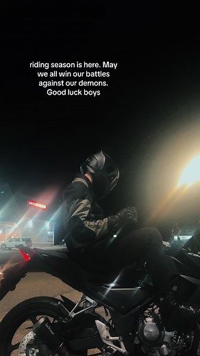 #7thgear #concretecowboys #revlimiter #1down5up #bikelife #ridingseason #redlineboys #motorcycles #honda