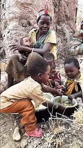 Heartwarming African Family Sharing a Simple Traditional Meal Together ❤️#AfricanTribe #SimpleLife