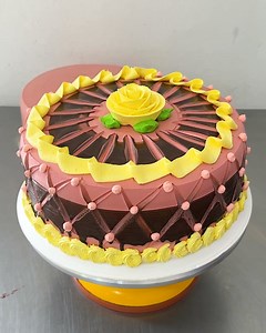 33K views · 572 reactions | tutorial para decorar tortas con rosas en crema chantilly y ganache de chocolate #ganachedechocolate #cremachantilly #rosas #pastelescreativos | Pasteles Creativos | Facebook