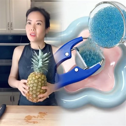 How to open a pineapple without a 🔪 #MomsOfTikTok #LearnOnTikTok #CookingWithKids #pineapples
