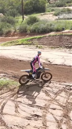 Mastering ruts: Sit right, throttle smart, and ditch the rear brake for speed. This is how true pros corner. #Motocross #RidingTips #Dirtbike #Technique #Offroad