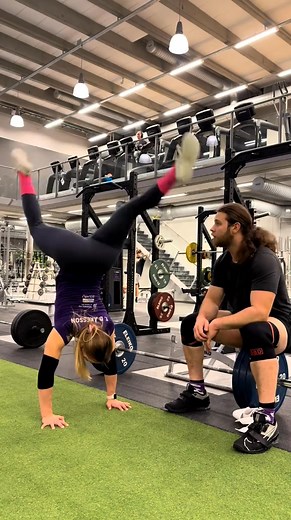 Handstand stuff | Ellen B. Akesson