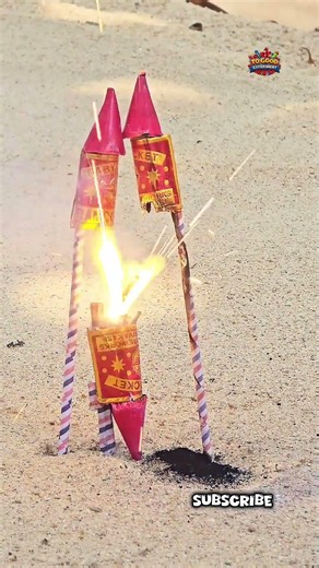 🚀 3 रॉकेट एक साथ जलाए 😱 आखिर क्या हुआ?🔥 #ToGoodExperiment #पटाखा#Shorts#Experiment#Fireworks#Viral
