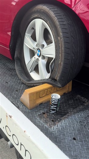 パンチ君とナルス君のBMW事故の面白い瞬間