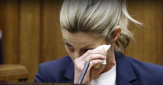 Erin Andrews gets emotional in hotel stalker trial