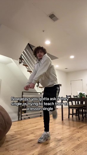 Creative Looping Dance Performance