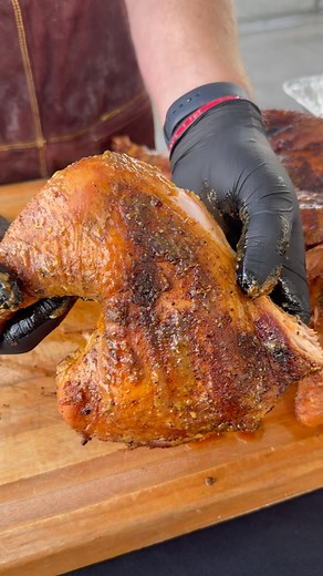 Crispy Skin Turkey Slicing! #turkey #thanksgiving #thanksgivingdinner #turkeyday #turkeydinner | Meat Slayer BBQ