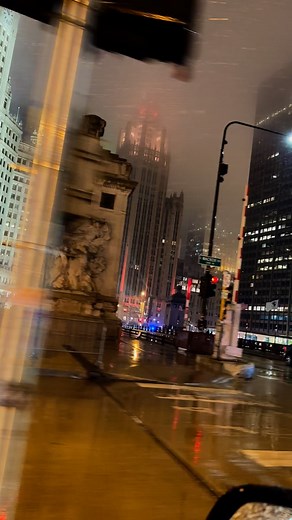 There’s nothing like summertime in Chicago when the sun sets behind the skyline, the lake sparkles with golden light, and the whole city feels alive with music, laughter, and endless adventures.🇺🇸 Downtown Chicago 📍 #chicagophotographer #chicago #chicagoarchitecture #chicagolife #chitown #chicago #chicagodowntown #chicagotravel #chicagogram #chicagoland | Travel With Me