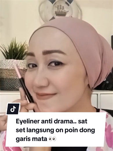 Teknik Eyeliner Anti Drama untuk Pemula
