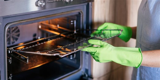 A Good Housekeeping expert shares the easiest way to clean oven racks