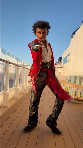 Harry Hook has entered the chat 🏴‍☠️ #descendants #whatsmyname #descendants2
