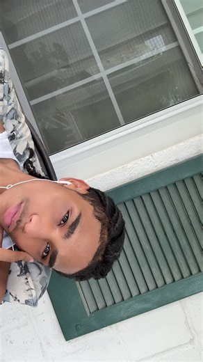 5pl@t (@5plat_)’s videos with eyes tell me (slowed) - DudePlaya