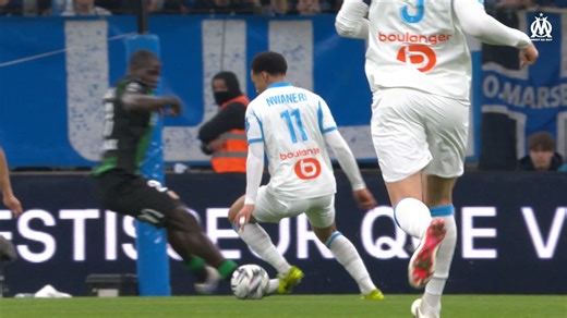 OM-Lens (3-1) : Le résumé de la victoire Un Orange Vélodrome en fusion, un OM sûr de sa force, et une soirée parfaite où tout a roulé comme sur des rails 💪 Dès l’entame, les Olympiens ont dicté le tempo avec intensité et détermination. 𝗔𝗺𝗶𝗻𝗲 𝗚𝗼𝘂𝗶𝗿𝗶 🇩🇿 (3e), sur un superbe numéro individuel, mystifie la défense lensoise et lance idéalement la rencontre. 𝗘𝘁𝗵𝗮𝗻 𝗡𝘄𝗮𝗻𝗲𝗿𝗶 🏴󠁧󠁢󠁥󠁮󠁧󠁿 (13e), tout juste arrivé sur la Canebière, ne tarde pas à se mettre en évidence en ouvrant