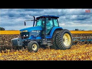 New Holland 8770 GENESIS Tractor Plowing