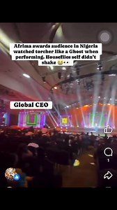 This is purely Underground Artist treatment, herr! It was like torcher fart. Nigerians are minding their phones pass performance, yawa ni. International mu Patapaa, Global hmmmm | Tee Lawh Kobbi