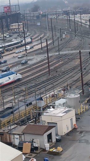Amtrak locamtive Genesis 132 diesel rev up