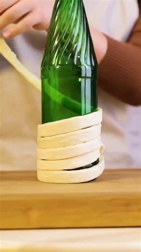 A Small Tip to Make Your Cake Look Store- Bought! - P4 #cakedecorating #bakingtips #homebaking