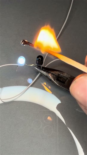 This LED Responds to IR & Light #electronics #diy