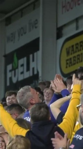 Peacock give us a song! #shots #alaw #leeds #jamiepeacovk
