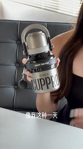 这个把把壶的杯子，真的太实用了！ 我宣布他是这个夏天我最喜欢的杯子，因为他是直饮口还有过滤网，不仅不用喝到冰块还喝不到茶渣#杯子控 #cuppro - 抖音