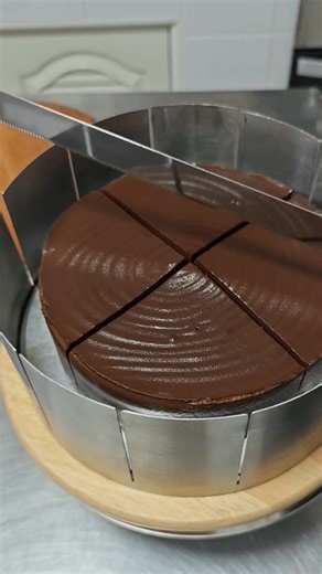 How to cut chocolate cake | DeerBunnyเค้กโฮมเมด
