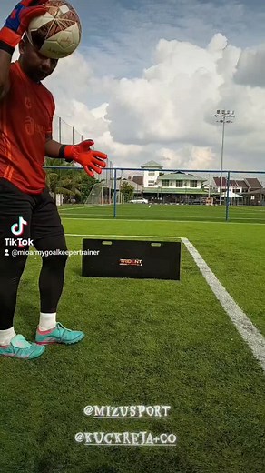 1.5K views · 450 reactions | Test test 1 2 3.... #hangbuathangdapat #mioarmygoalkeepertrainer #armygoalkeepertrainers #goalkeeper #goalkeepertraining #fyp #viralvideos | Armygoalkeeper Trainers | Facebook