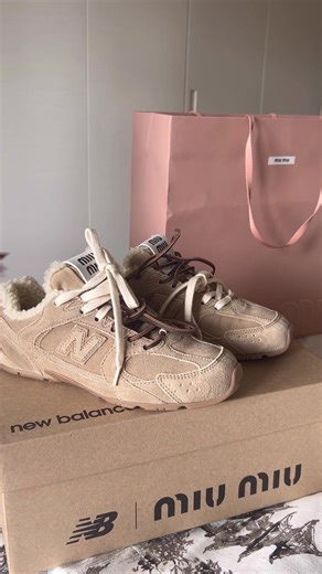 Unboxing New Balance x Miu Miu 530 SL Suede Teddy Sneakers