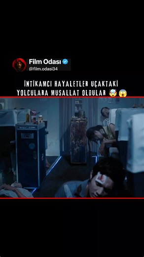 🎬 407 Dark Flight (2012) Tür: Korku / Gerilim Platform: Tayland yapımı film, vizyon sonrası çeşitli uluslararası streaming ve kiralama servislerinde erişilebilir Yönetmen: Issara Nadee Oyuncular: Marsha Wattanapanich, Peter Knight, Paramej Noiam Süre: 1 saat 45 dakika --- 📖 Konu: Tayland’ın ilk 3D korku filmi olan 407 Dark Flight, bir uçak kazasından sağ kurtulan hava yolu hostesi New’in hikâyesini anlatır. Travmasını atlatmak için yeniden göreve başlayan New, çalıştığı uçakta doğaüstü olaylar