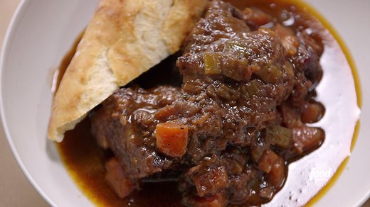 Short ribs are the perfect comforting fall dinner 🍂 Plus, Ina Garten uses her secret weapon ingredient for extra flavor! Subscribe to discovery to stream all of your favorite #BarefootContessa episodes: https://links.discoveryplus.com/nnCHBLWwygb. #discoveryplus Get the recipe: https://foodtv.com/3cuoJau. | Food Network