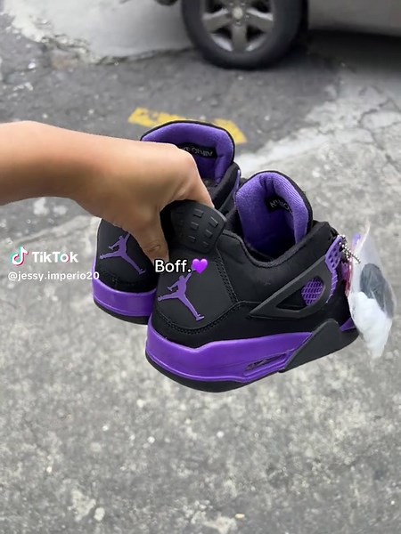 Jordan Retro 4 Negro Morado: Estilo y Comodidad