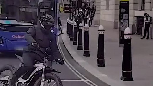 Moment London phone thief caught by police after 25 mobiles snatched in just one hour