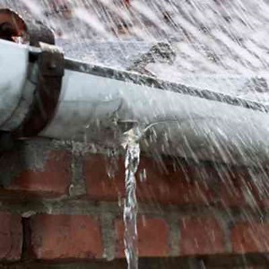 How to Fix Leaking Gutter Joint / Seam: Repair in Rain with Sealant