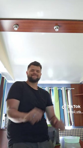 Vidéos de Damien 🇨🇵 (@dg2.ytb) avec Phénoménal - JUL