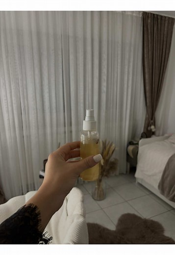 Einfache Anwendung der Nakenmaske für schöne Haare