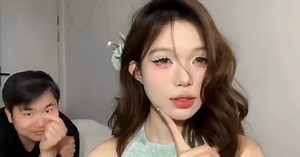 Clip "cô gái xinh đẹp lộ nhan sắc thật sau lớp trang điểm" nổi bật tuần qua